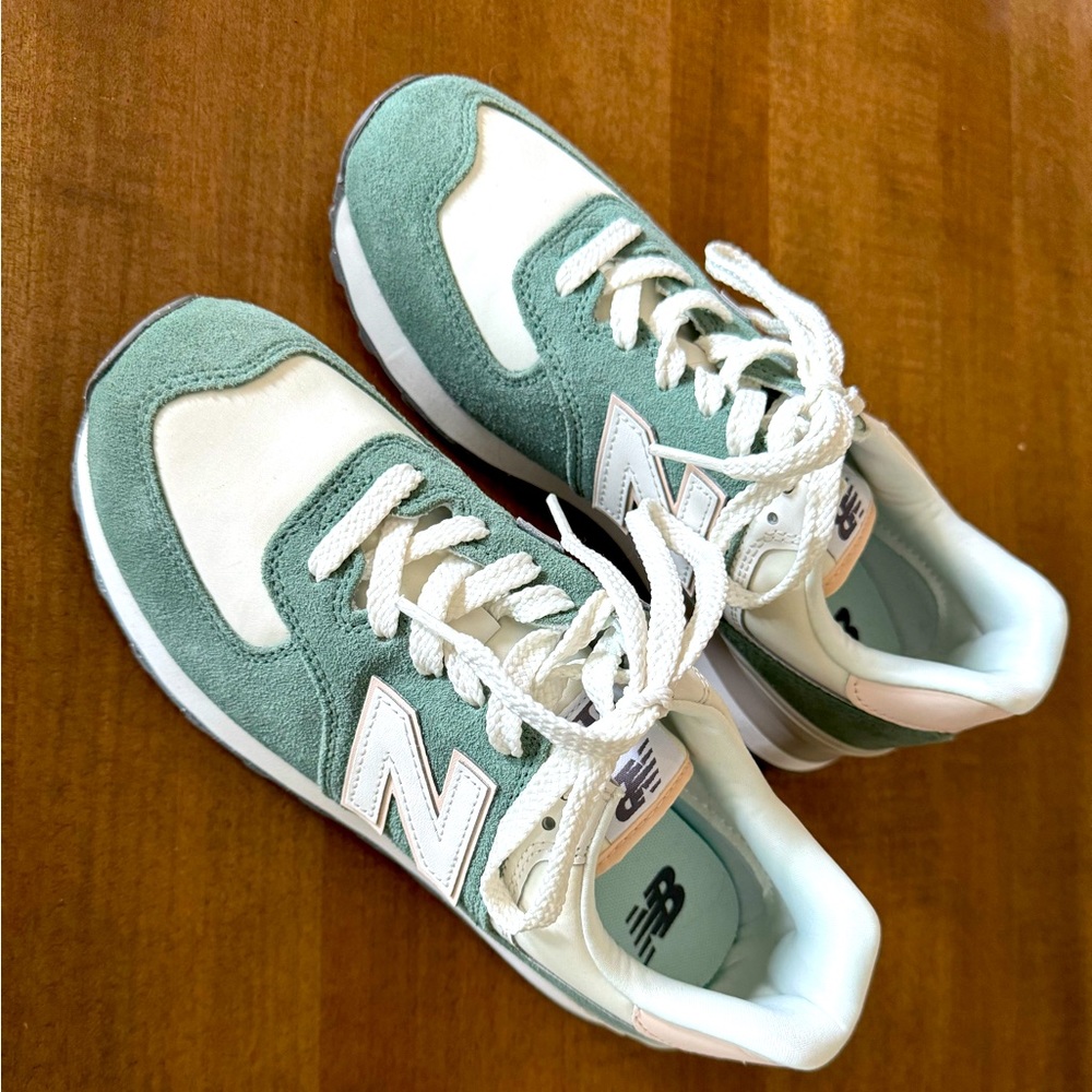 New Balance Women’s 574- Green & Off White- Brand New without tags